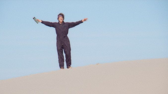 "Mister Limbo": An amnesiac young man in a parachute lands in the middle of a desert