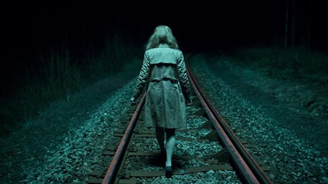 A woman feels like a stranger in her own family in the mystery thriller "Fugue"