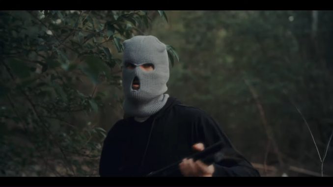 The deprivation of sleep causes panic in a small town in the horror thriller "Thirst"